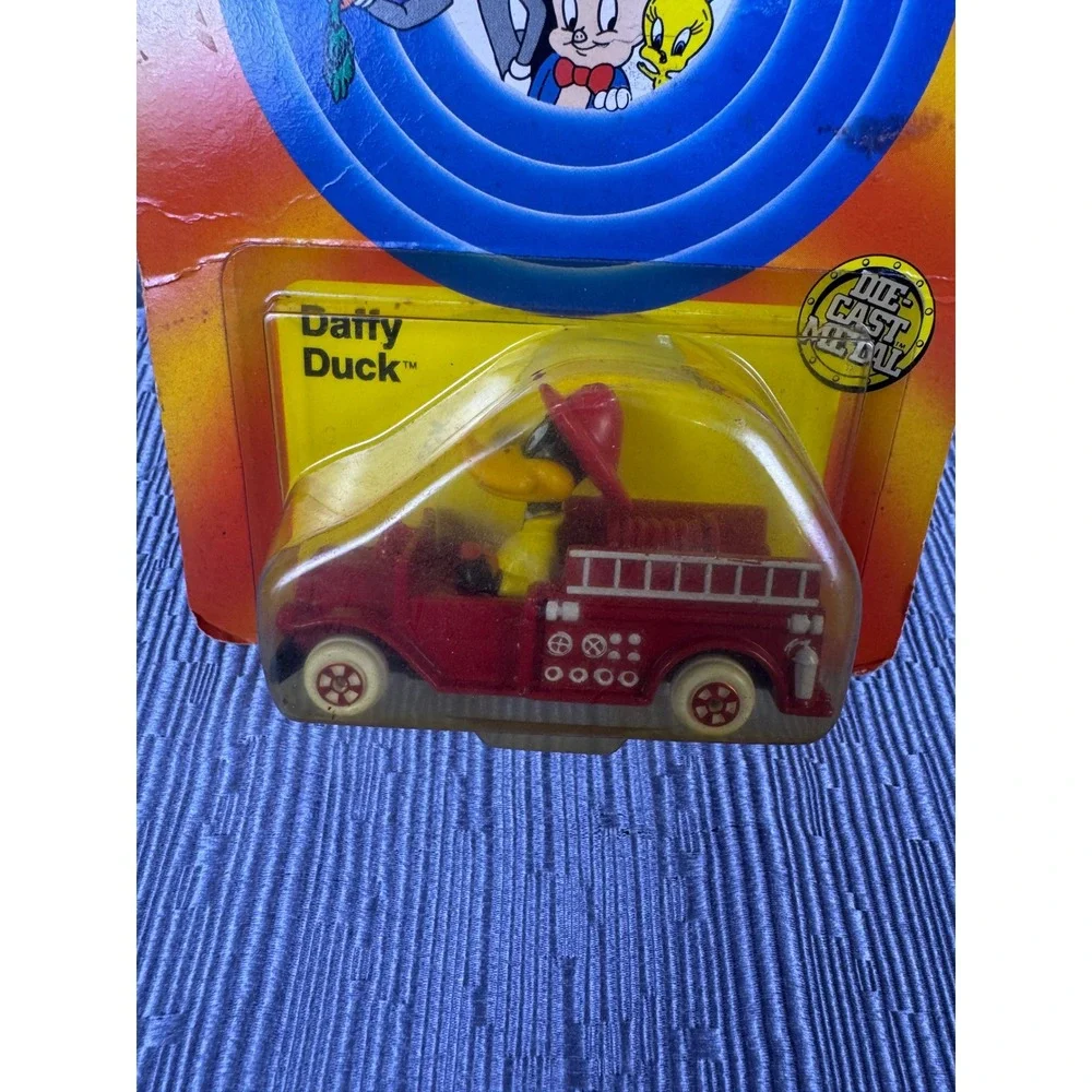 Vintage 1989 ERTL Looney Tunes Daffy Duck Die Cast Metal Fire Truck 2701 NIP